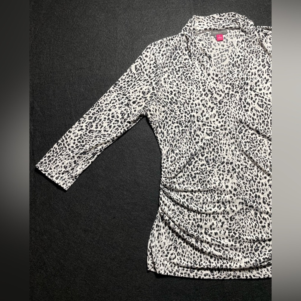 Vince Camuto Women’s Leopard Print V-Neck Stretch Blouse Size S 3/4 Sleeve Chic - Picture 6 of 9